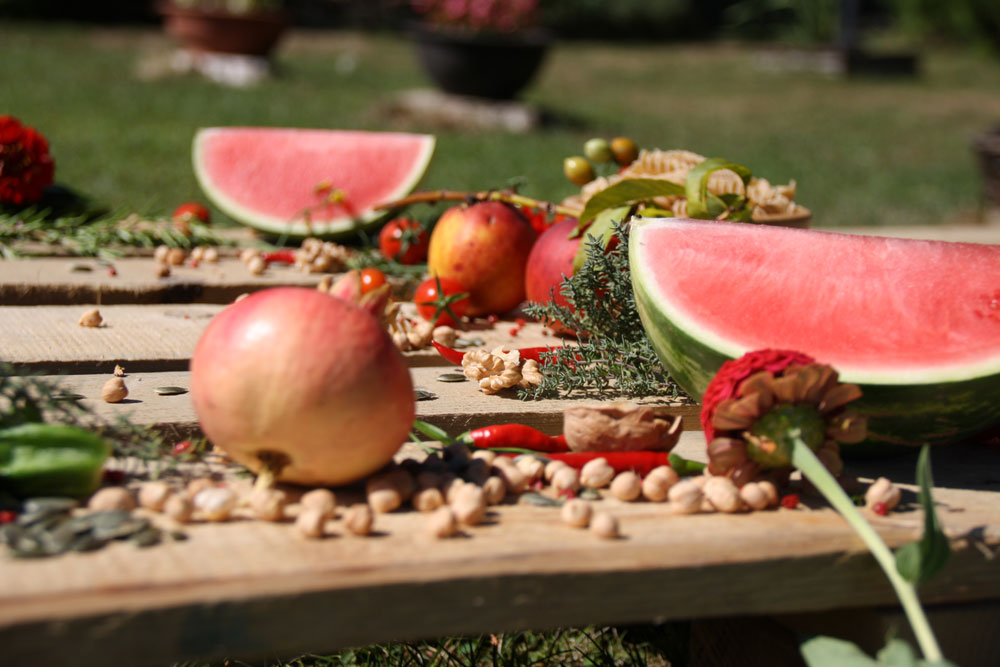 Tavolo con frutta e verdura